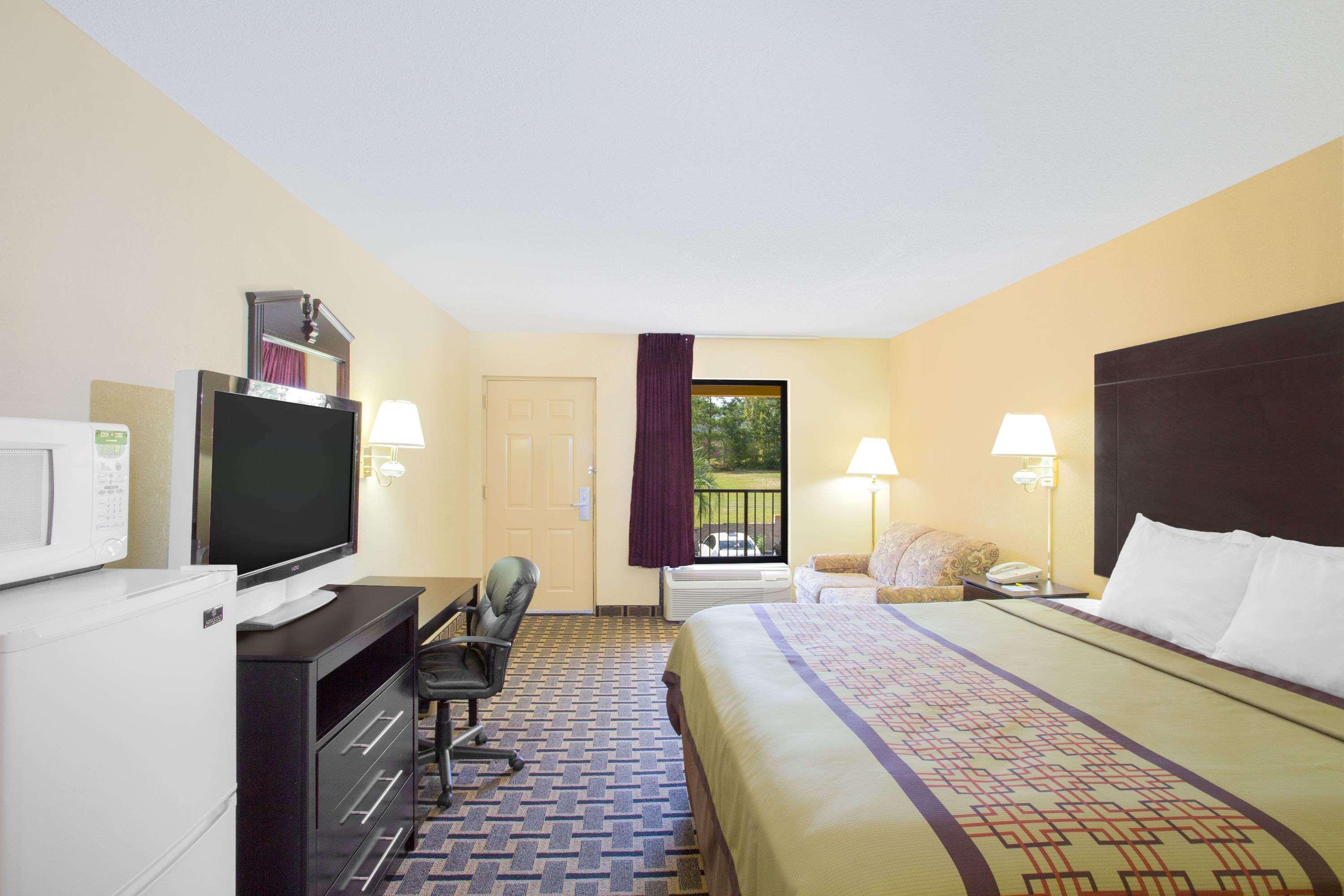Days Inn By Wyndham אנדלוסיה מראה חיצוני תמונה
