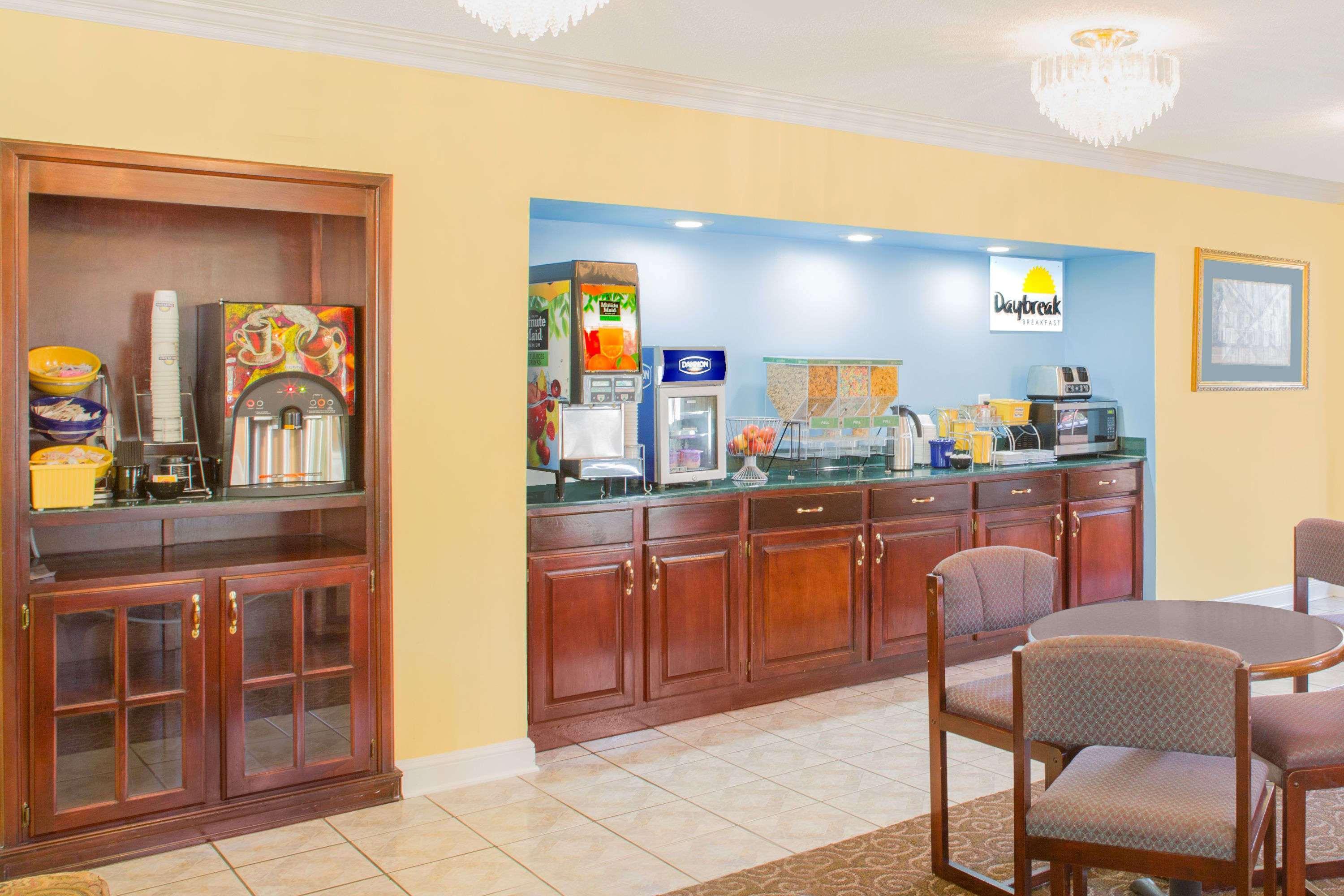 Days Inn By Wyndham אנדלוסיה מראה חיצוני תמונה