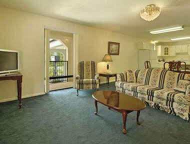 Days Inn By Wyndham אנדלוסיה מראה חיצוני תמונה